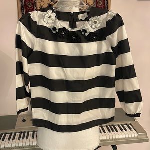 NWOT Girl’s blouse with details around the neckline size 8 Italian design